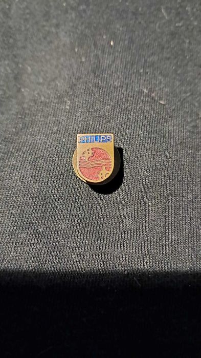 Pin vintage PHILIPS – Emblema metálico esmaltado (colecionismo)