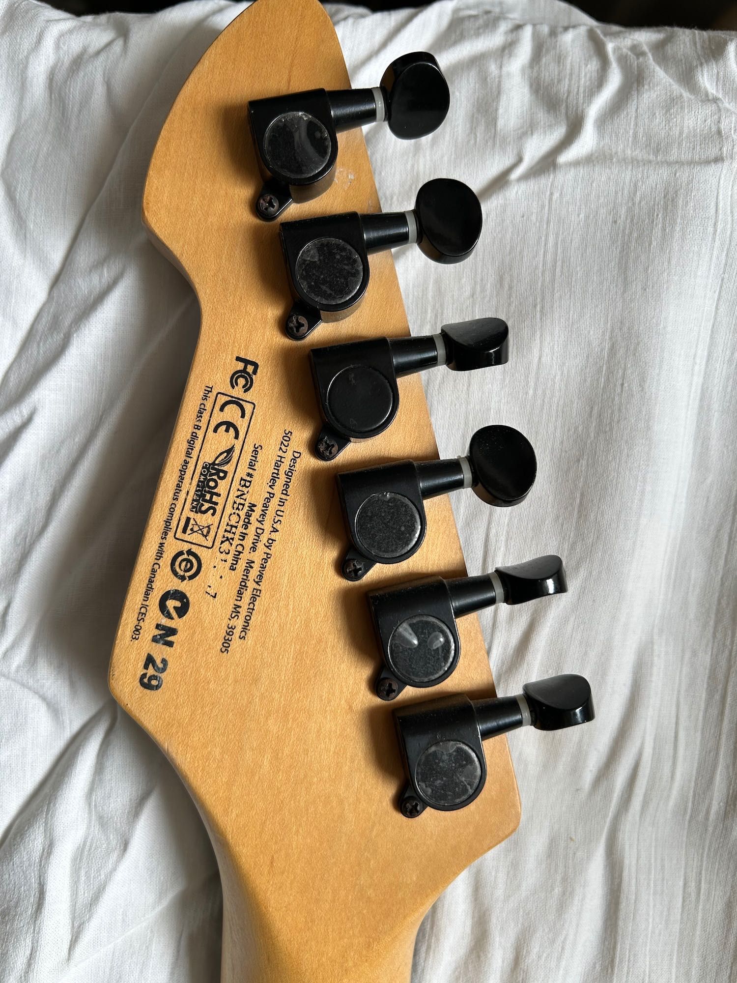 Unikalna gitara Peavey AT-200 z systemem auto strojenia Antares ATG