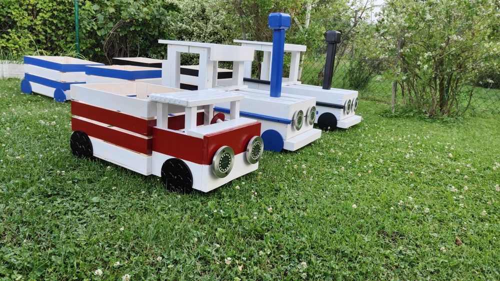 Pociąg , ciężarówka z drewna na kwiaty lub warzywniak. Lokomotywa , oz