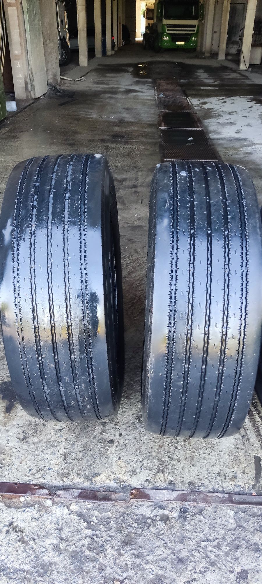 Резина на тягач мега  295/60 R22.5