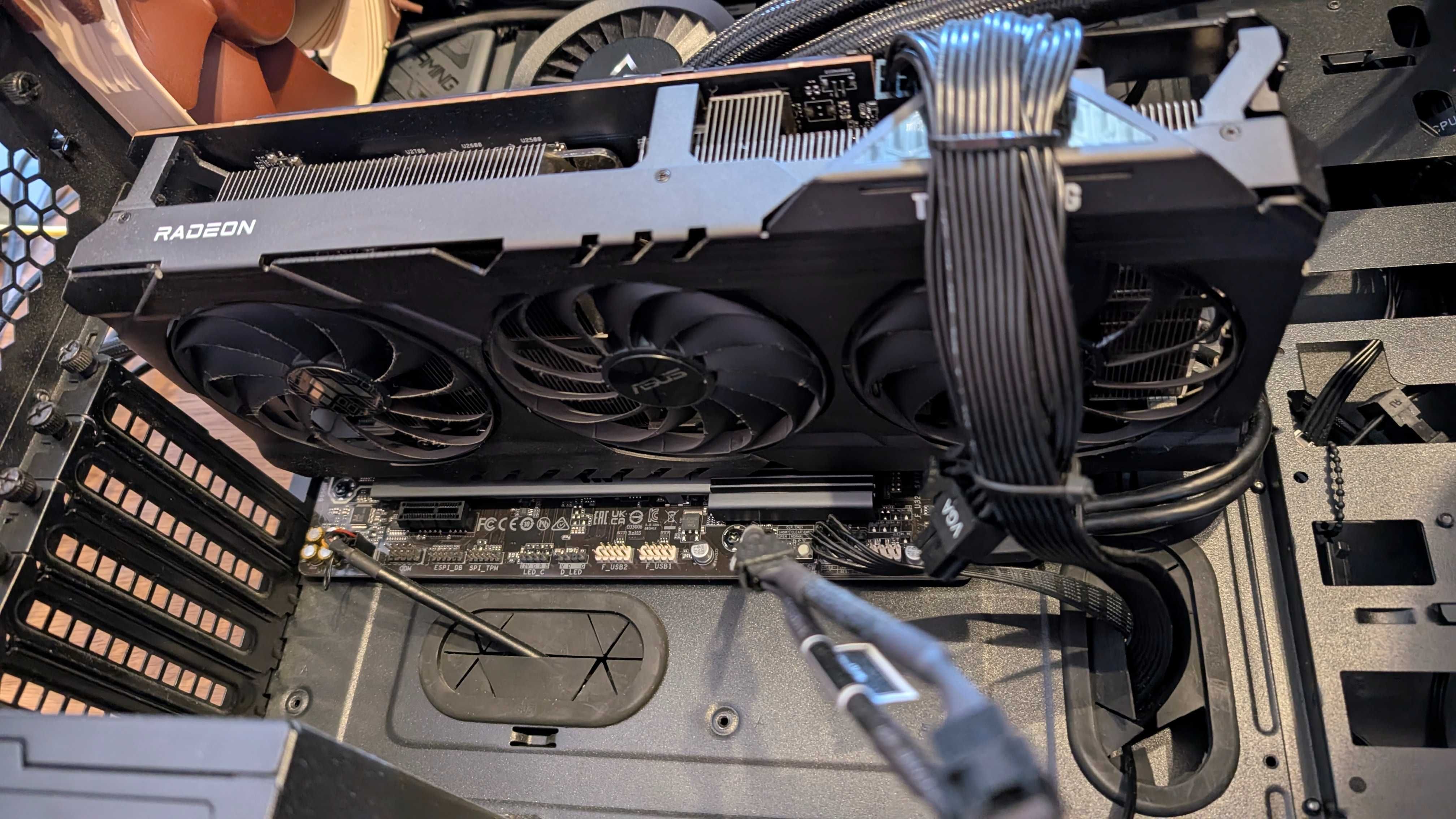 ASUS TUF Gaming RX 6950 XT 16GB GDDR6 клавіатура в подарунок