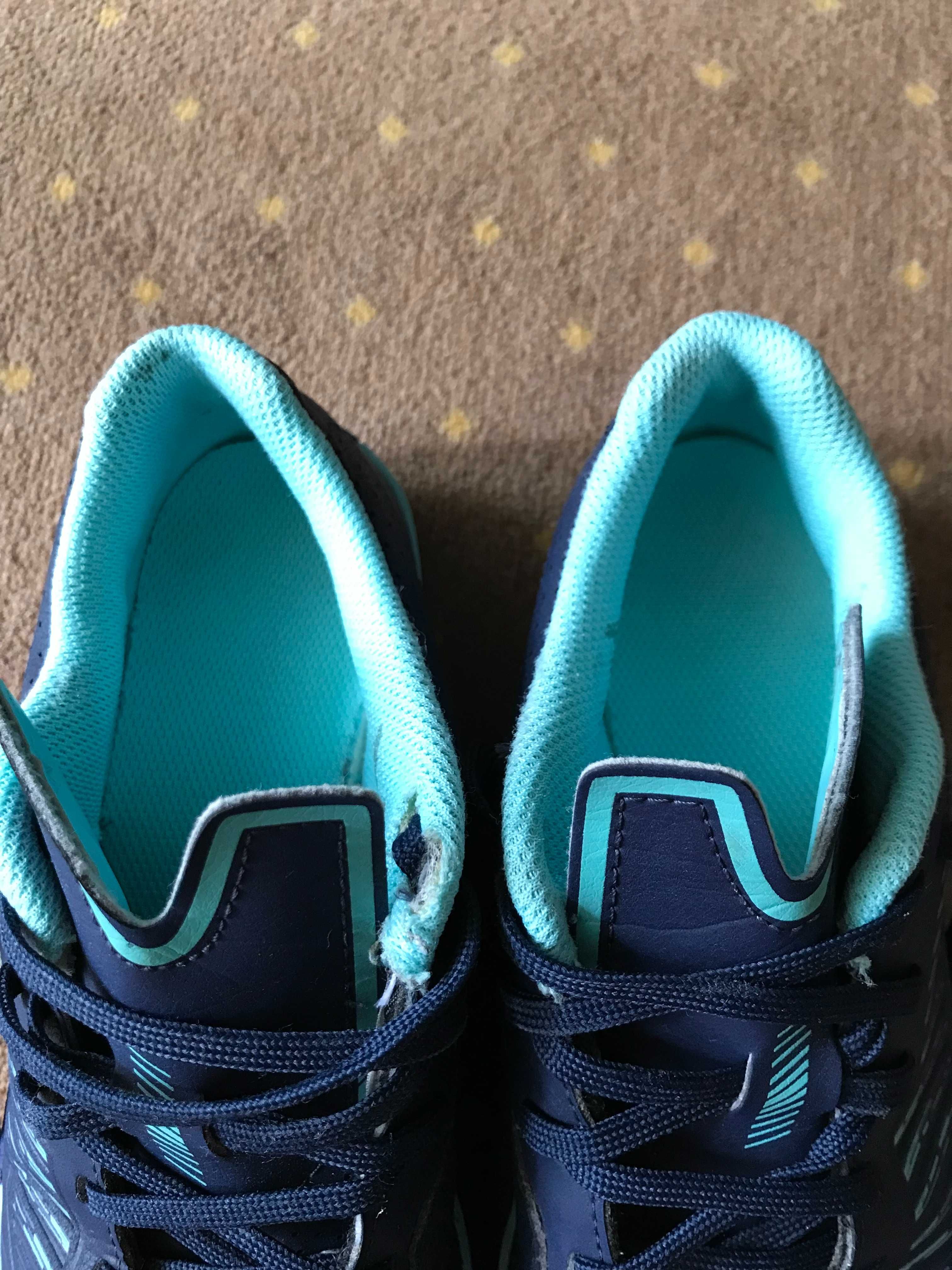 Buty chłopięce do gry w piłkę halową halówki r.35
