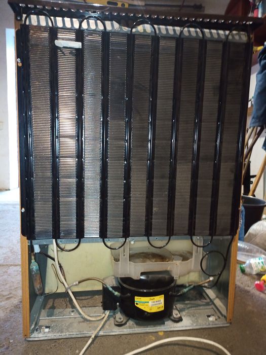 Продам  холодильник Indesit.