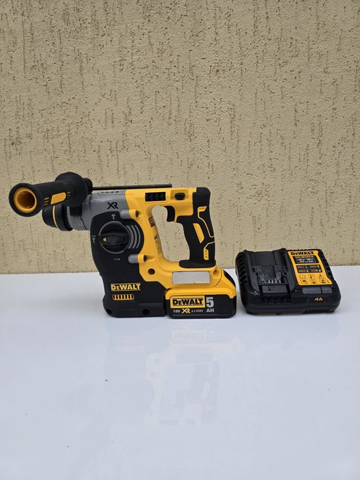 Перфоратор Dewalt DCH273
