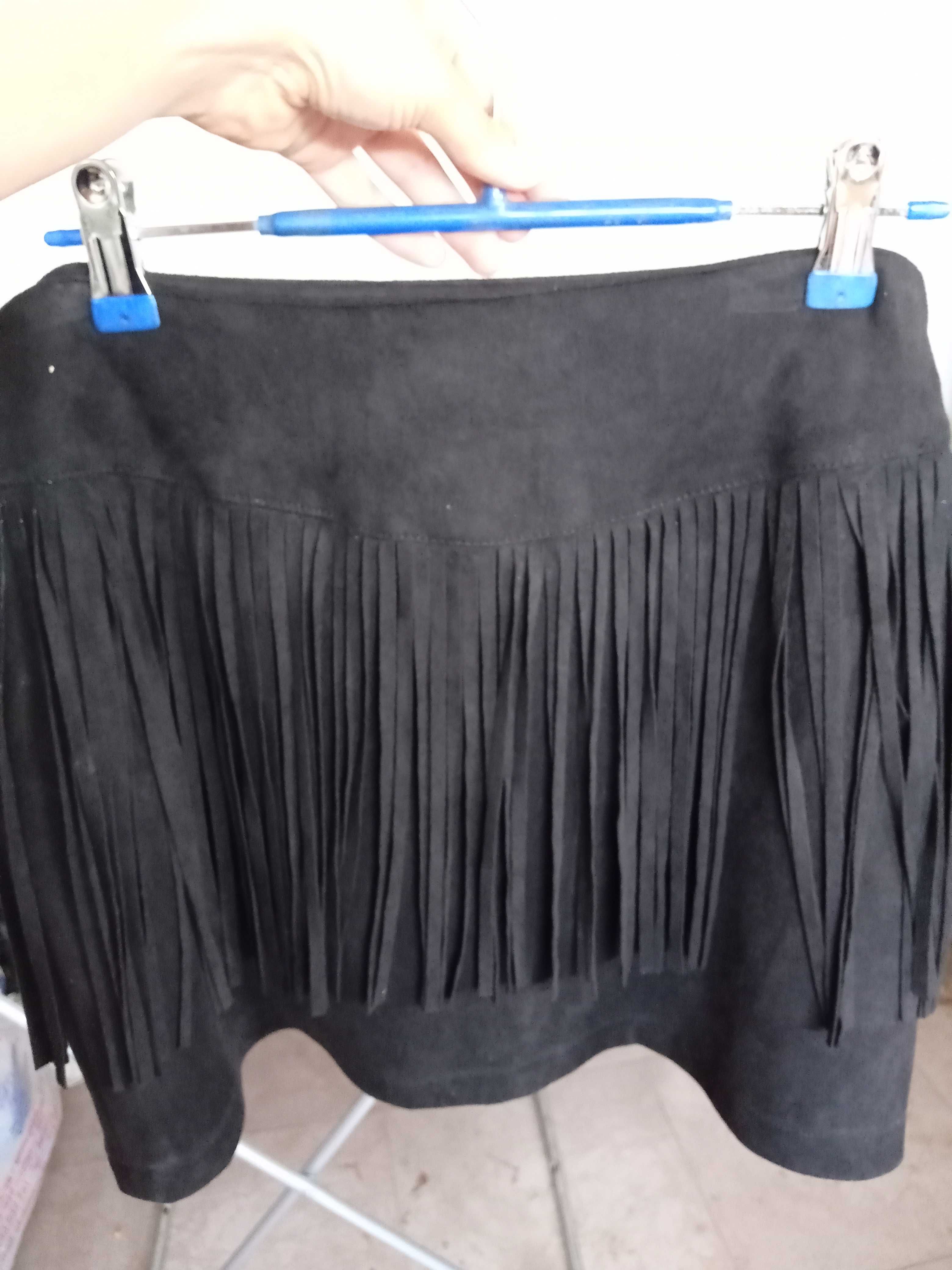 Mini saia preta pele pêssego franjas