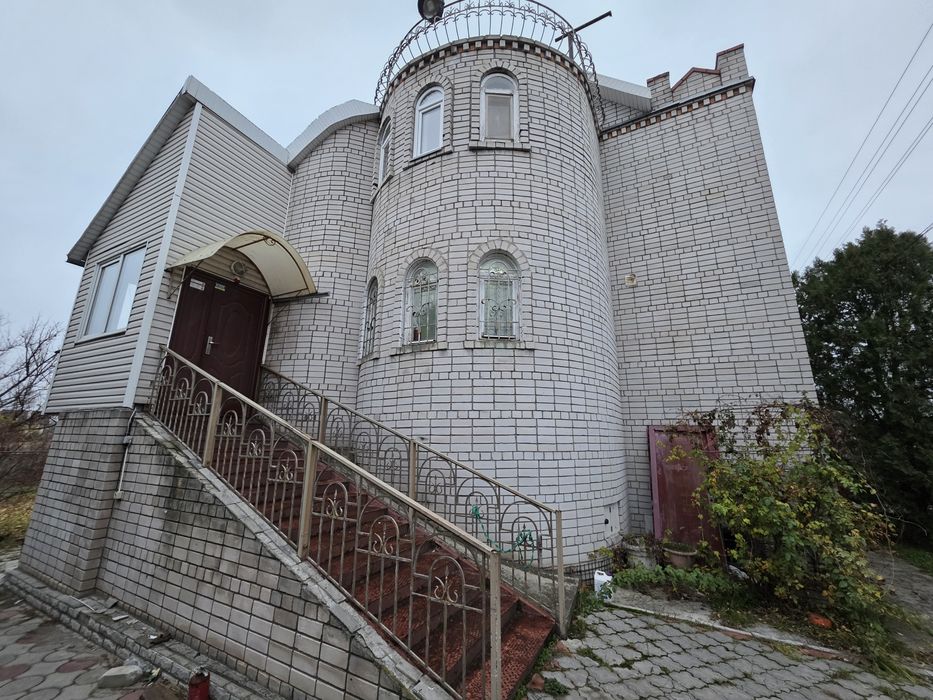 С бомбоубежищем. Читайте до конца. Левый берег. Сдам с ремонтом, гараж