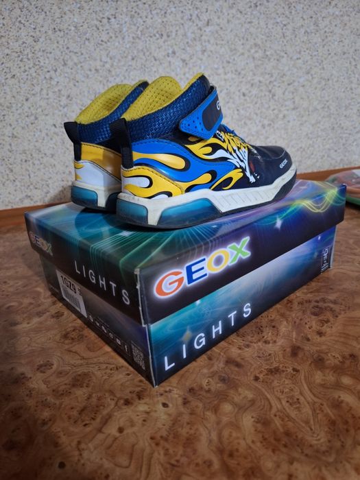 Buty dziecięce Geox.