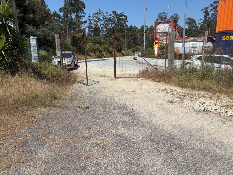 Terreno de 2.800 m2 para arrendar em Modivas