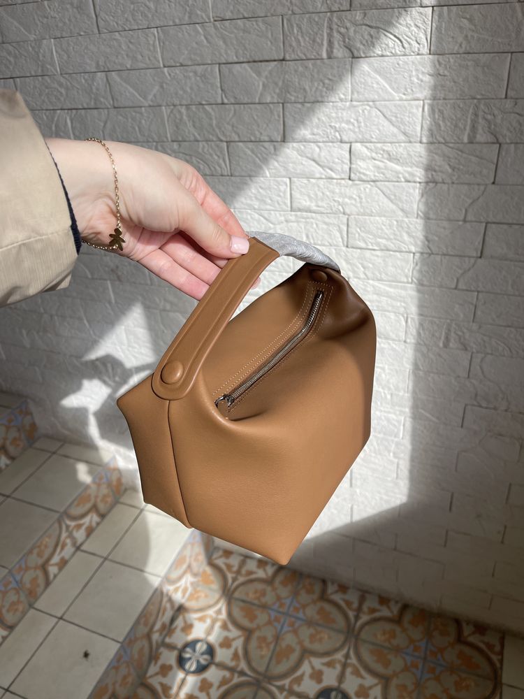 Стильна сумка 2024 the row шкіра нова в крутоиу шоколадному кольорі