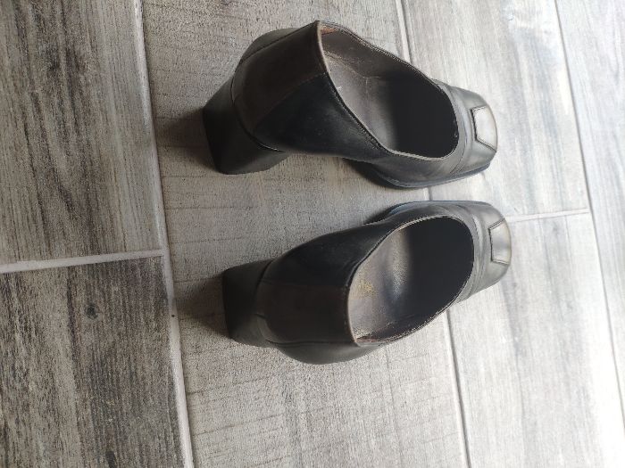 Sapatos 38 Pele Genuína e sola Couro