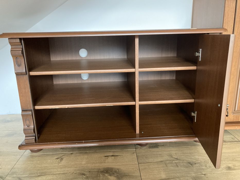 Komplet mebli (komoda, słupek, stolik po TV)