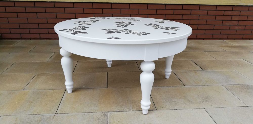 Stolik okrągły biały Ikea po renowacji z szufladą kawowy stół ława