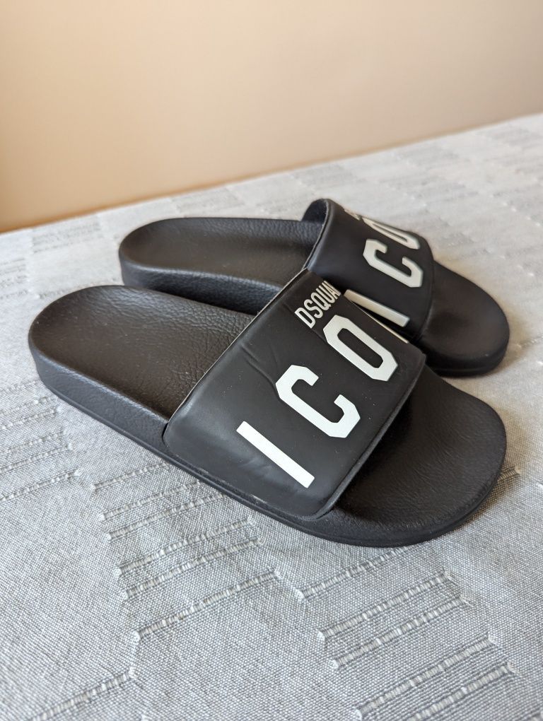 Детские шолепанцы с надписью ICON DSQUARED2. 37р