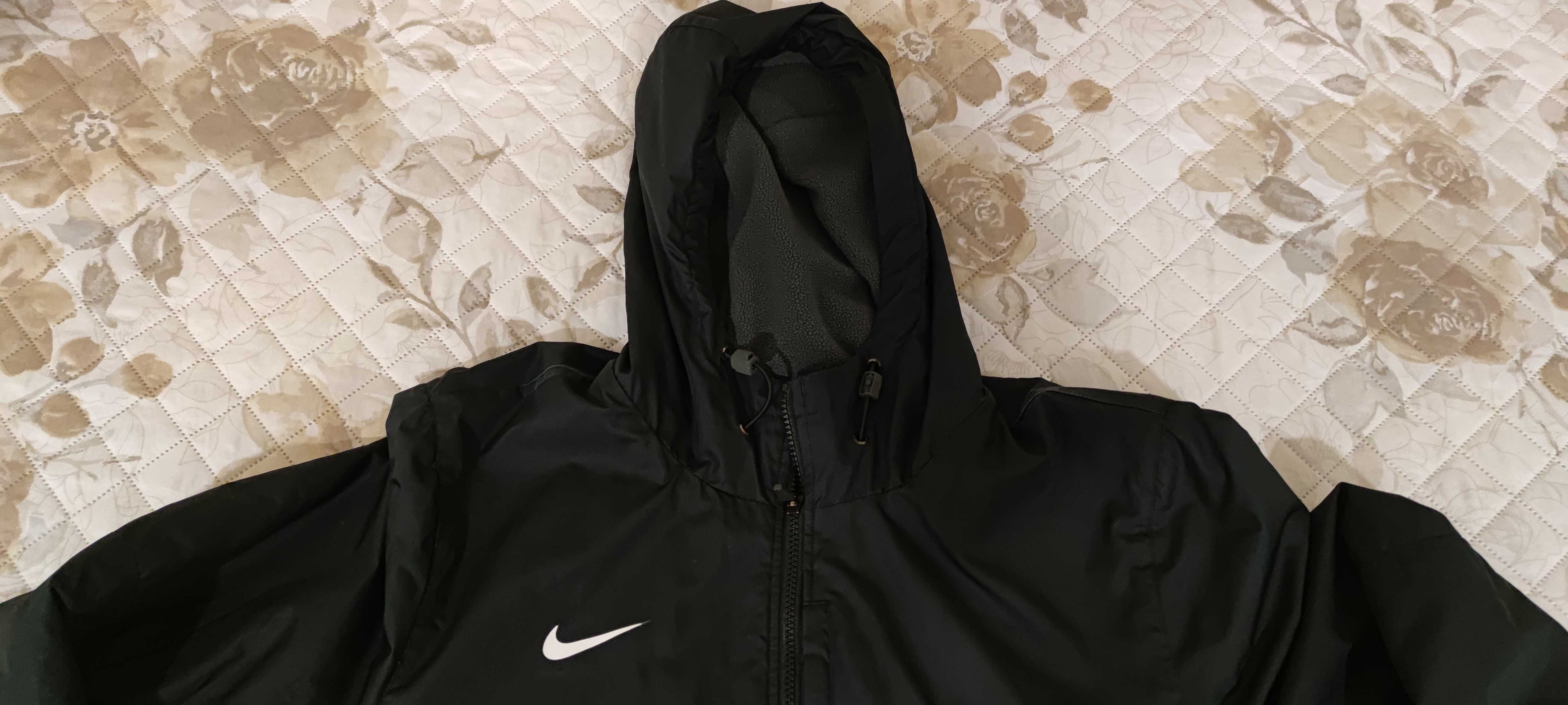 Casaco comprido da Nike preto, XL em ótimo estado