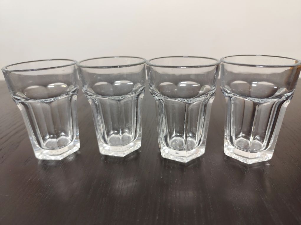 Lote de 4 copos de vidro pequenos (10 cl)