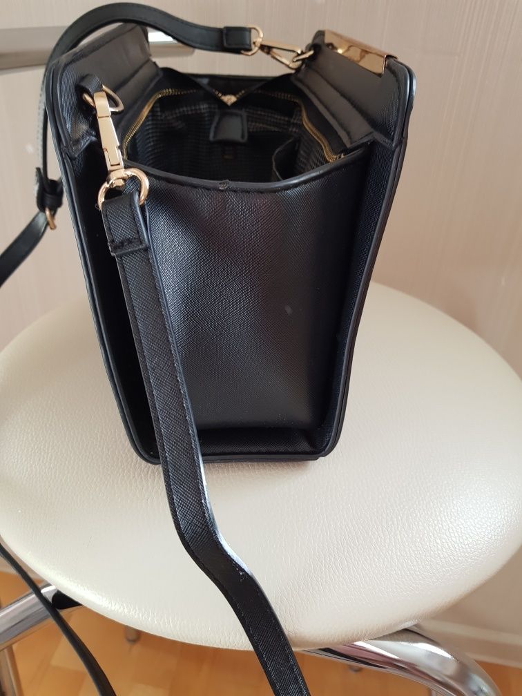 Torebka crossbody-czarna elegancka