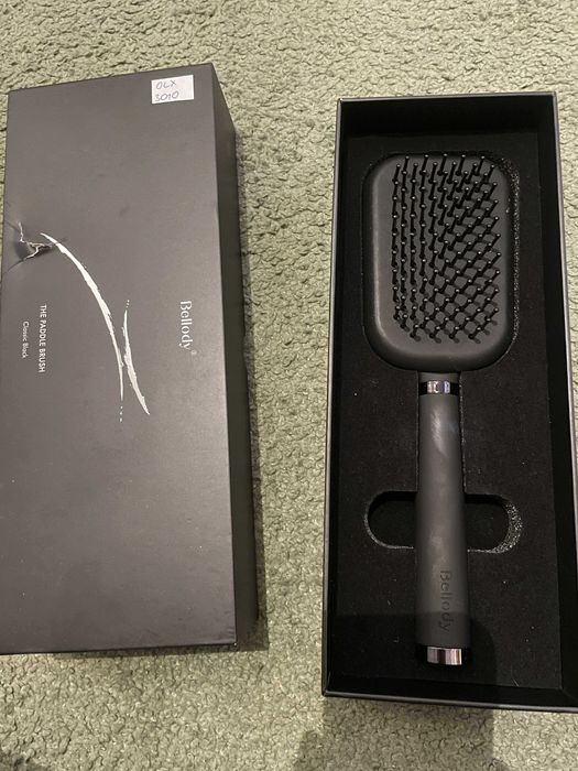 Bellody Opatentowana szczotka do włosów z funkcją samoczyszczenia 3010