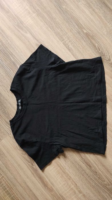 Luźna koszulka crop top