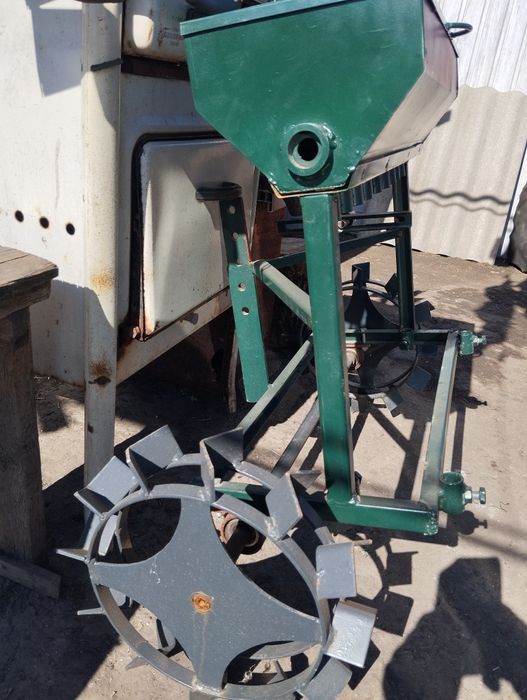 Сеялка к мотоблоку..