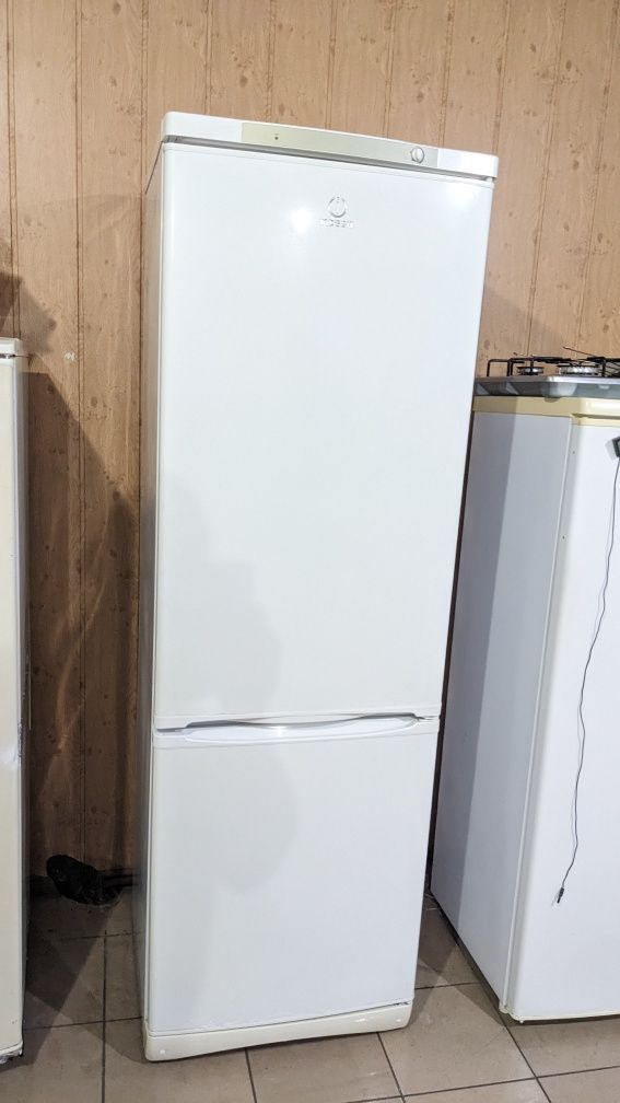 Холодильник Indesit