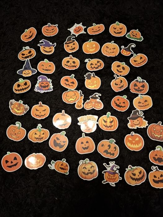 50 naklejek z dyniami na Halloween ok 5cm
