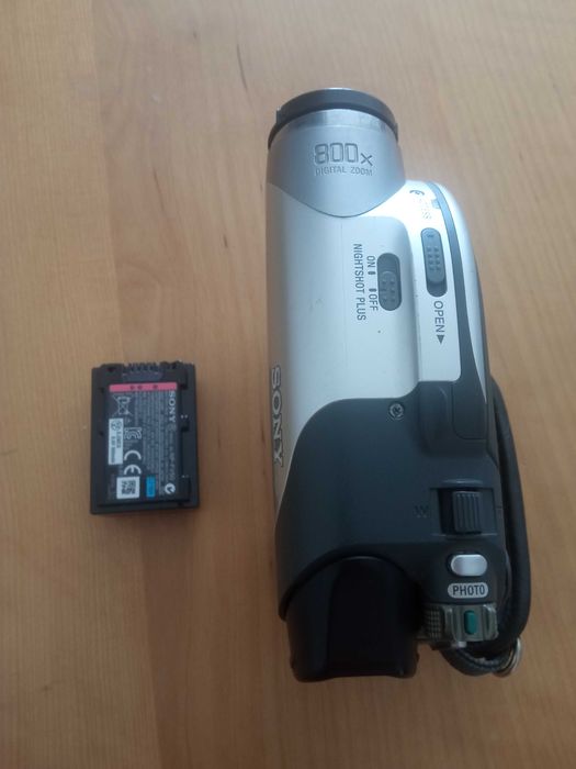 Camera Sony DCR-DVD105E e bateria para reparação