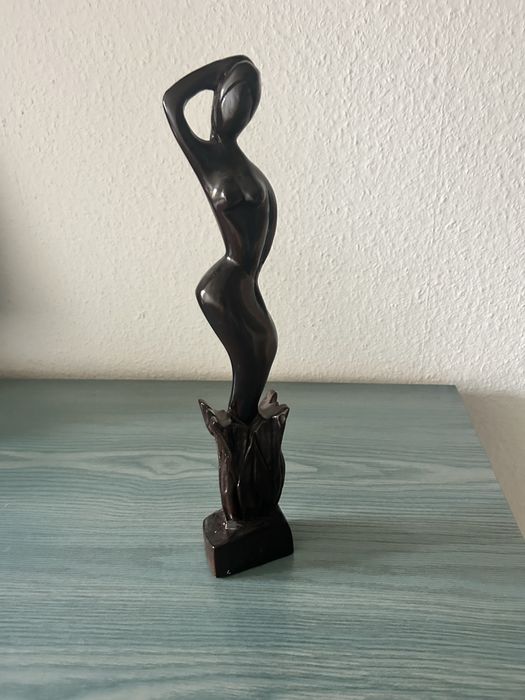 Drewniana figura dekoracyjna