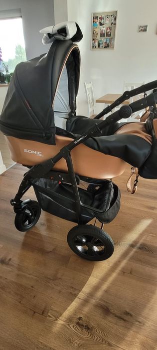 Wózek dziecięcy głęboki oraz spacerowy.