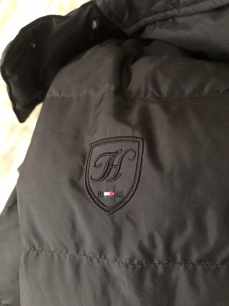 Tommy-Hilfiger czarna kurtka puchowa rozm M