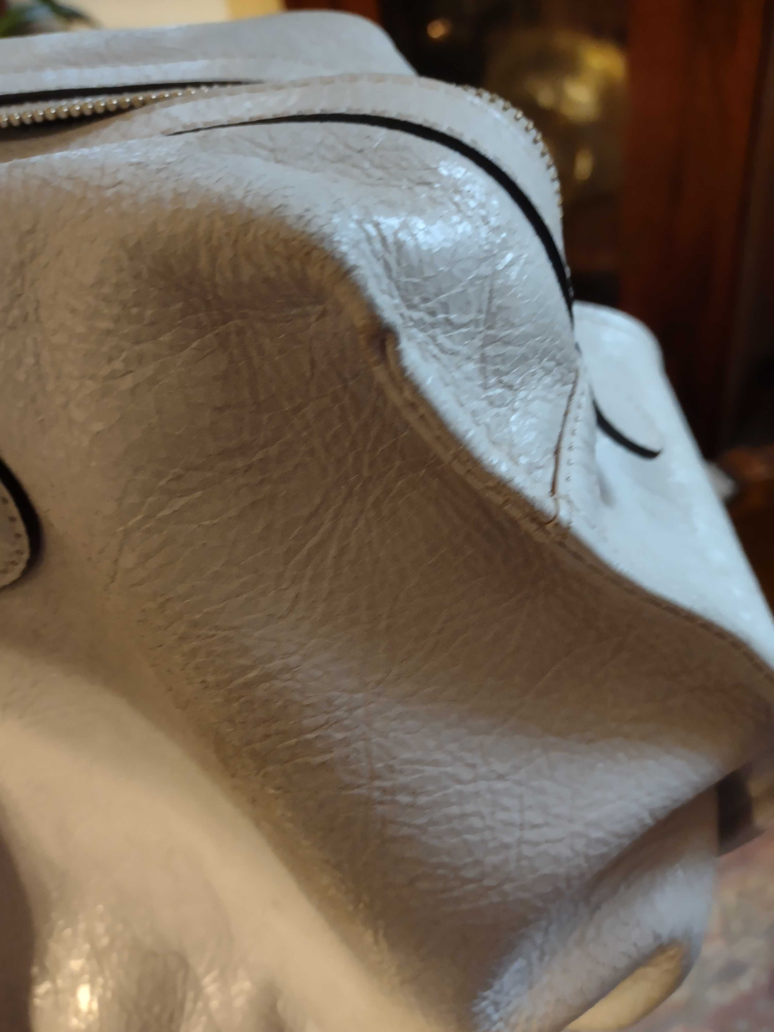 Piękna biała torebka Coccinelle skóra