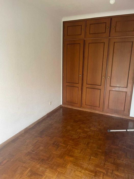 Arrenda-se apartamento 4 assoalhadas, próximo do Hospital de Setúbal