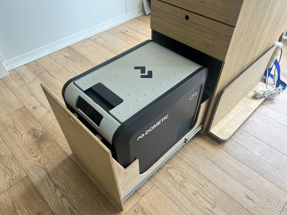 Zabudowa do busa Multivan California / Lodowka umywalka woda