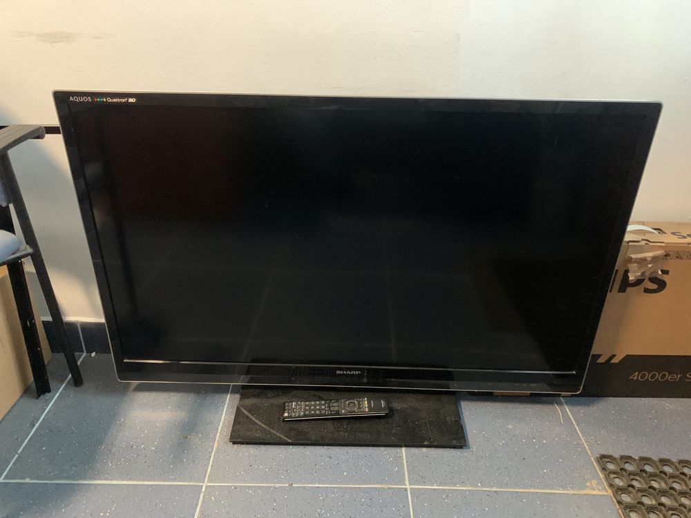 TV Sharp 46” LC-46LE831S Wada