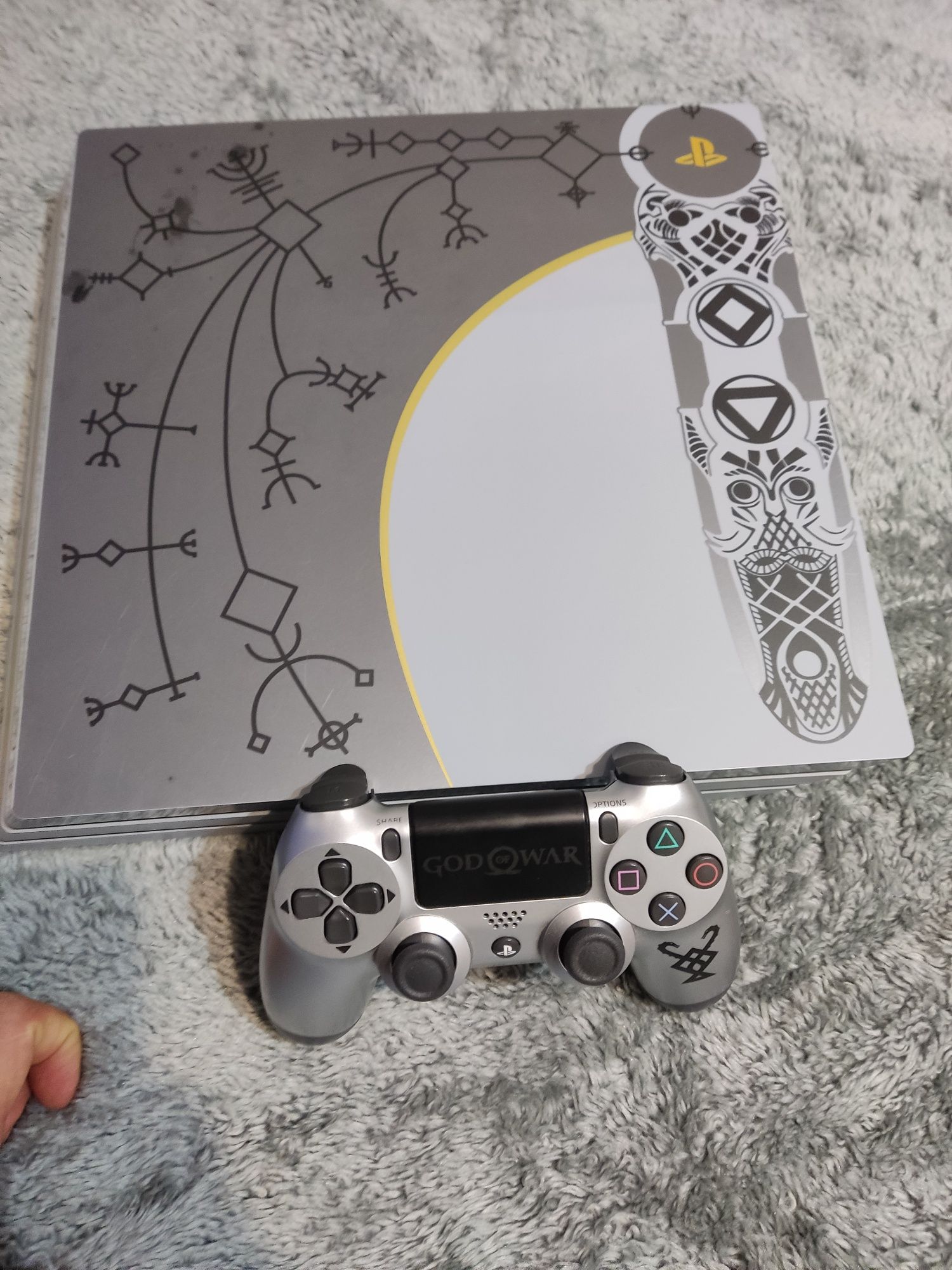 Vendo PS4 pro 1 TB  edição especial God of war