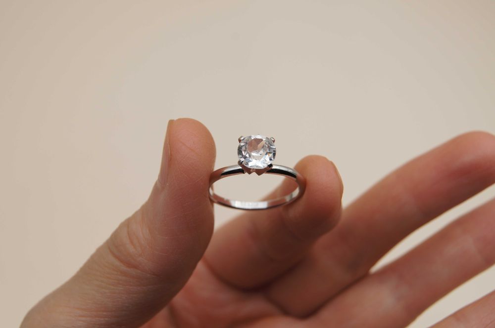 Каблучка вінтаж солітер uncas для заручин штучний діамант (cz)