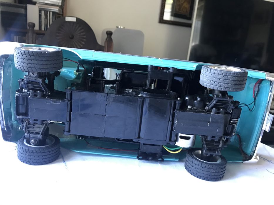 57 Chevy Coupé Revell na hard body e chassis Tamiya