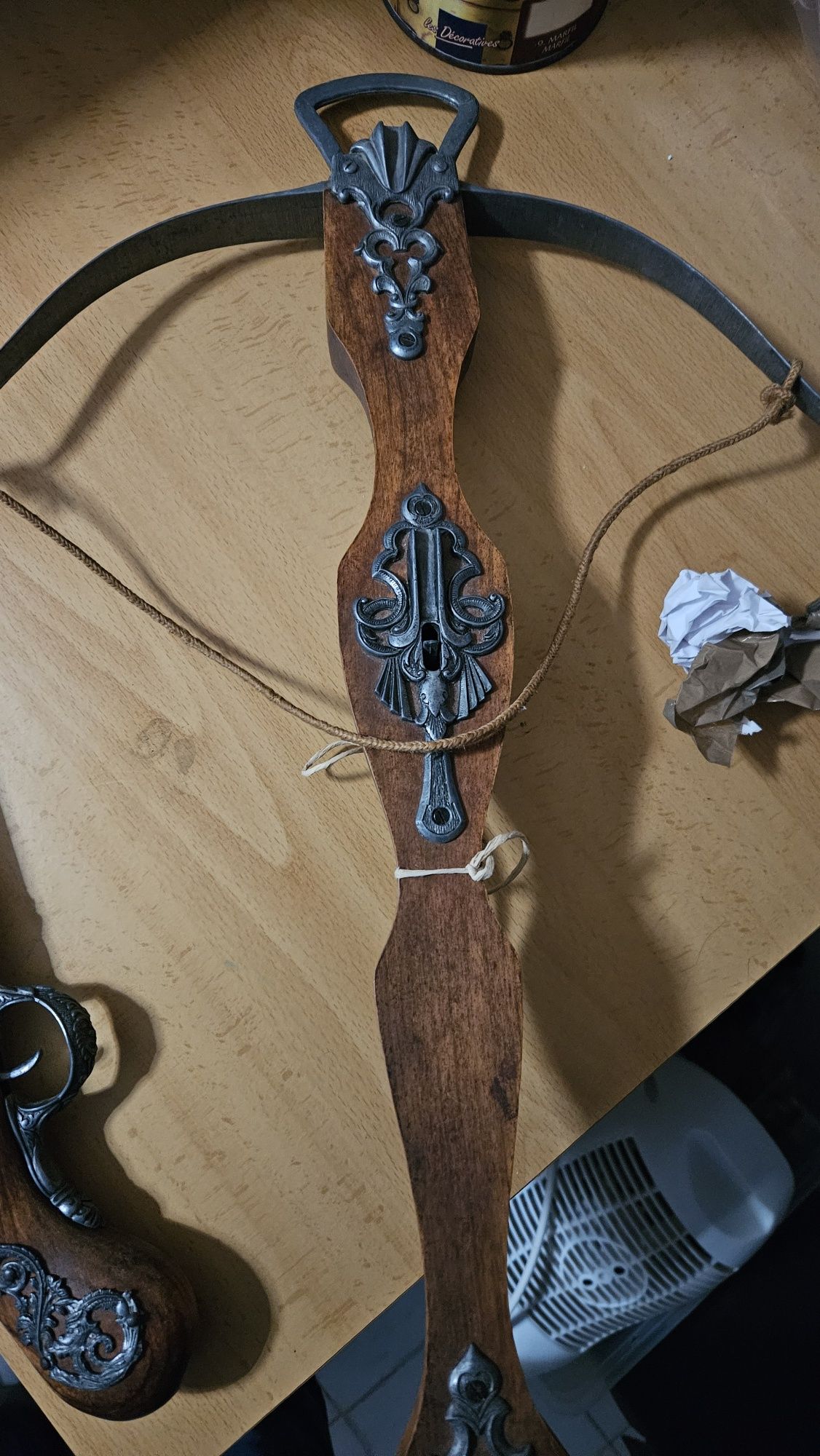 Pistola e Besta antigos