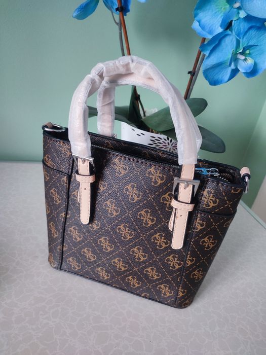 Brązowa torebka na ramię i do ręki Guess