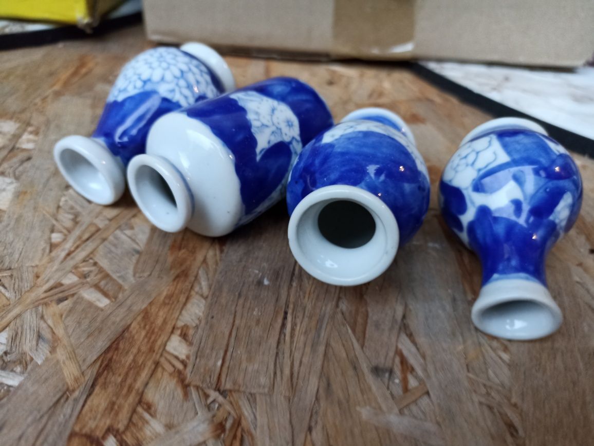 Kolekcjonerski Komplet 4 malutkich ceramicznych wazonów waz urn puchar