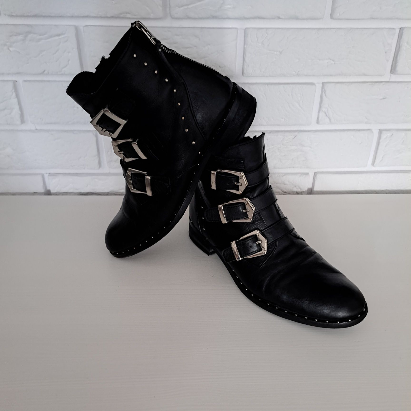 Botki Venezia z klamrami damskie r.38