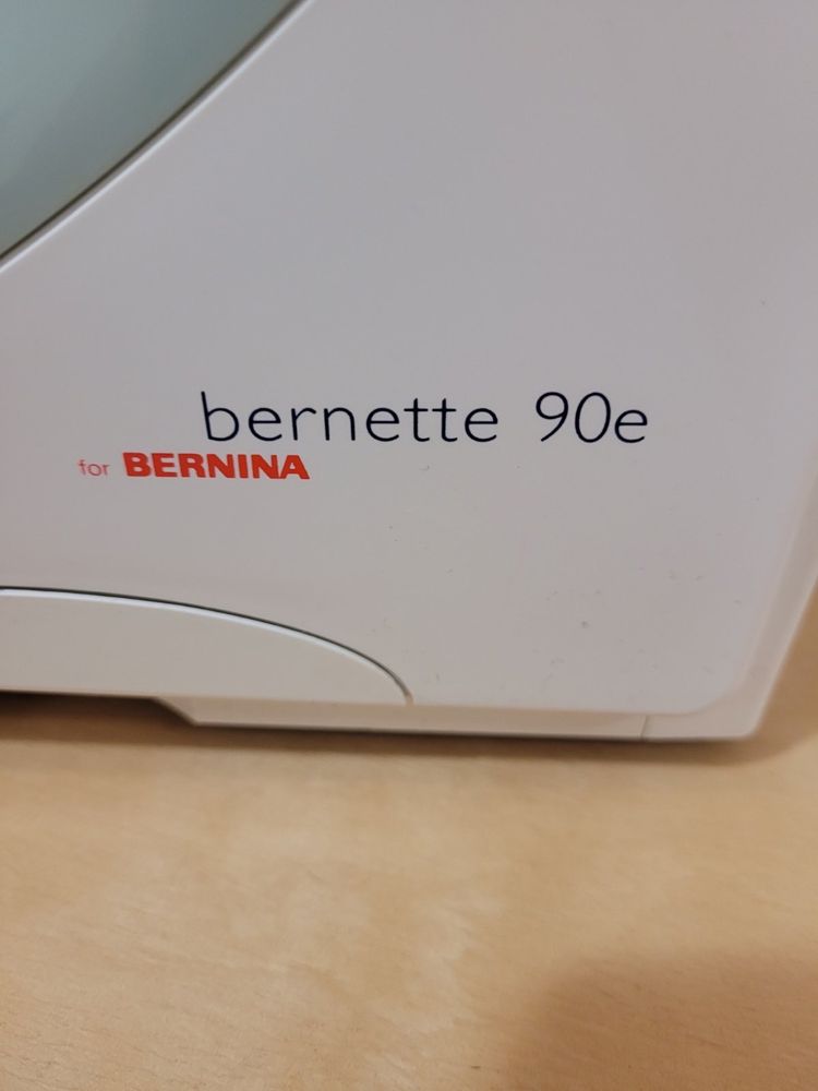 Швейная машинка  bernette
