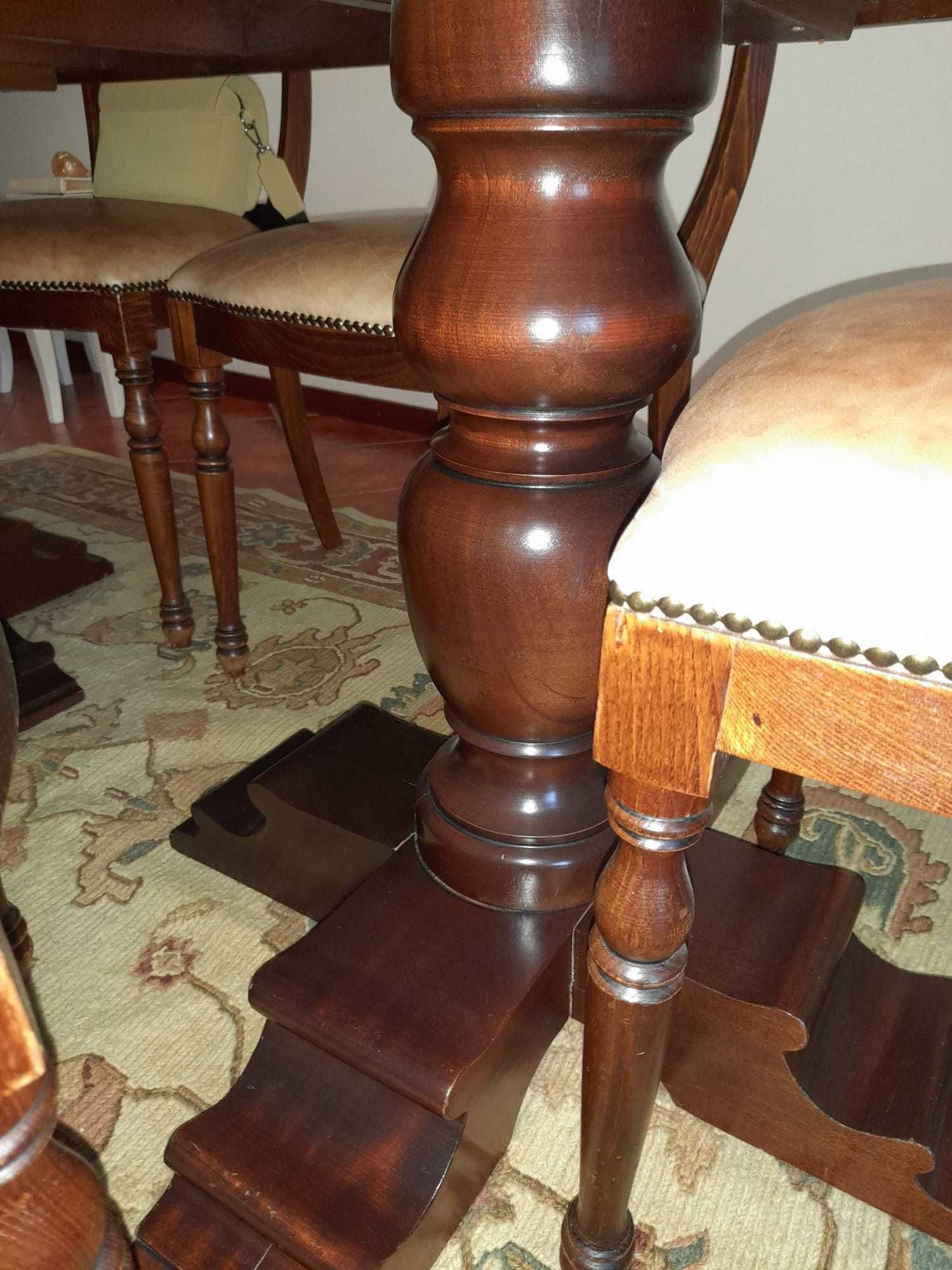 Vendo mesa de sala e cadeiras