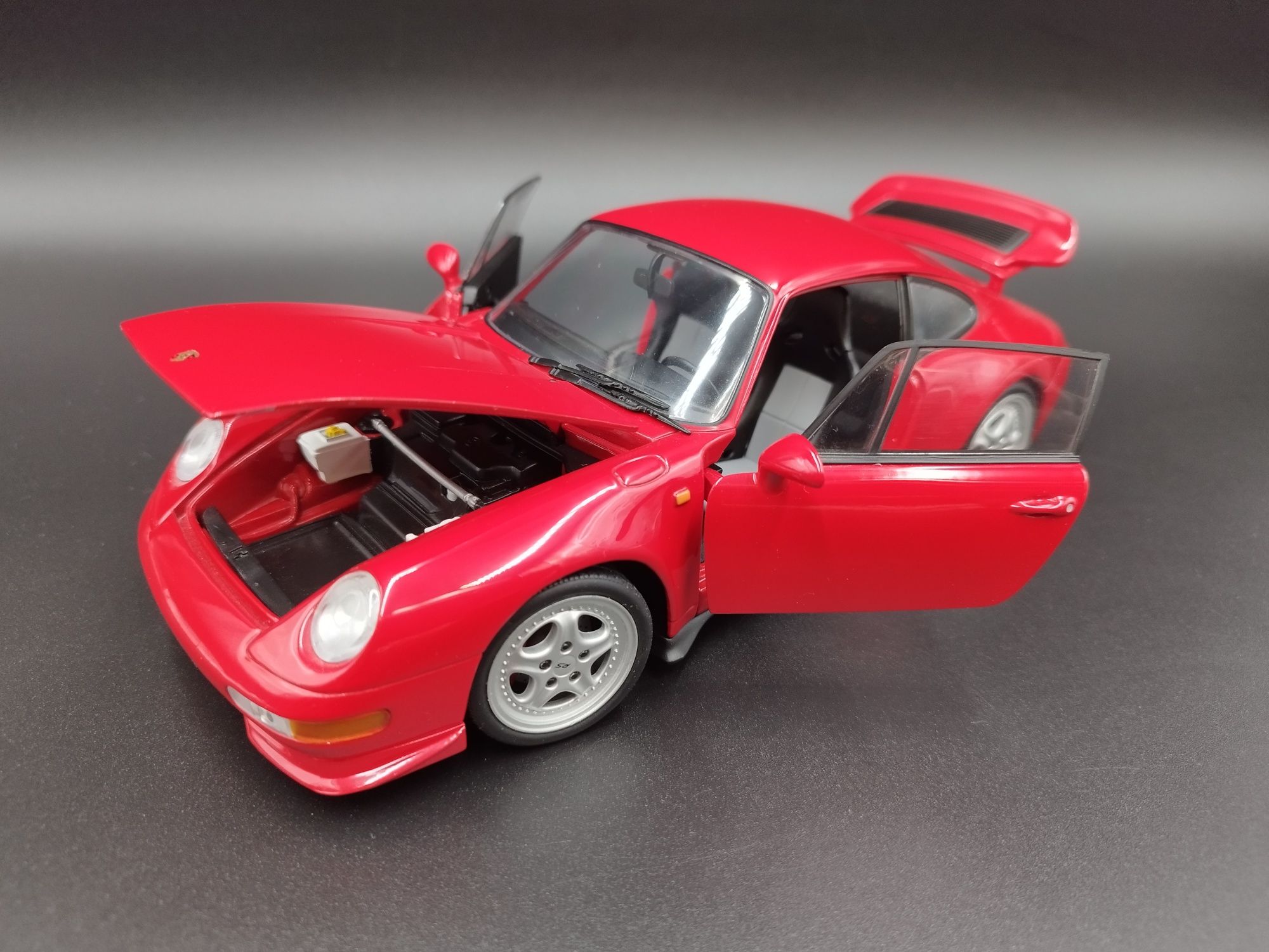 1:18 UT Models Porsche 911 (933) Carrera RS model używany