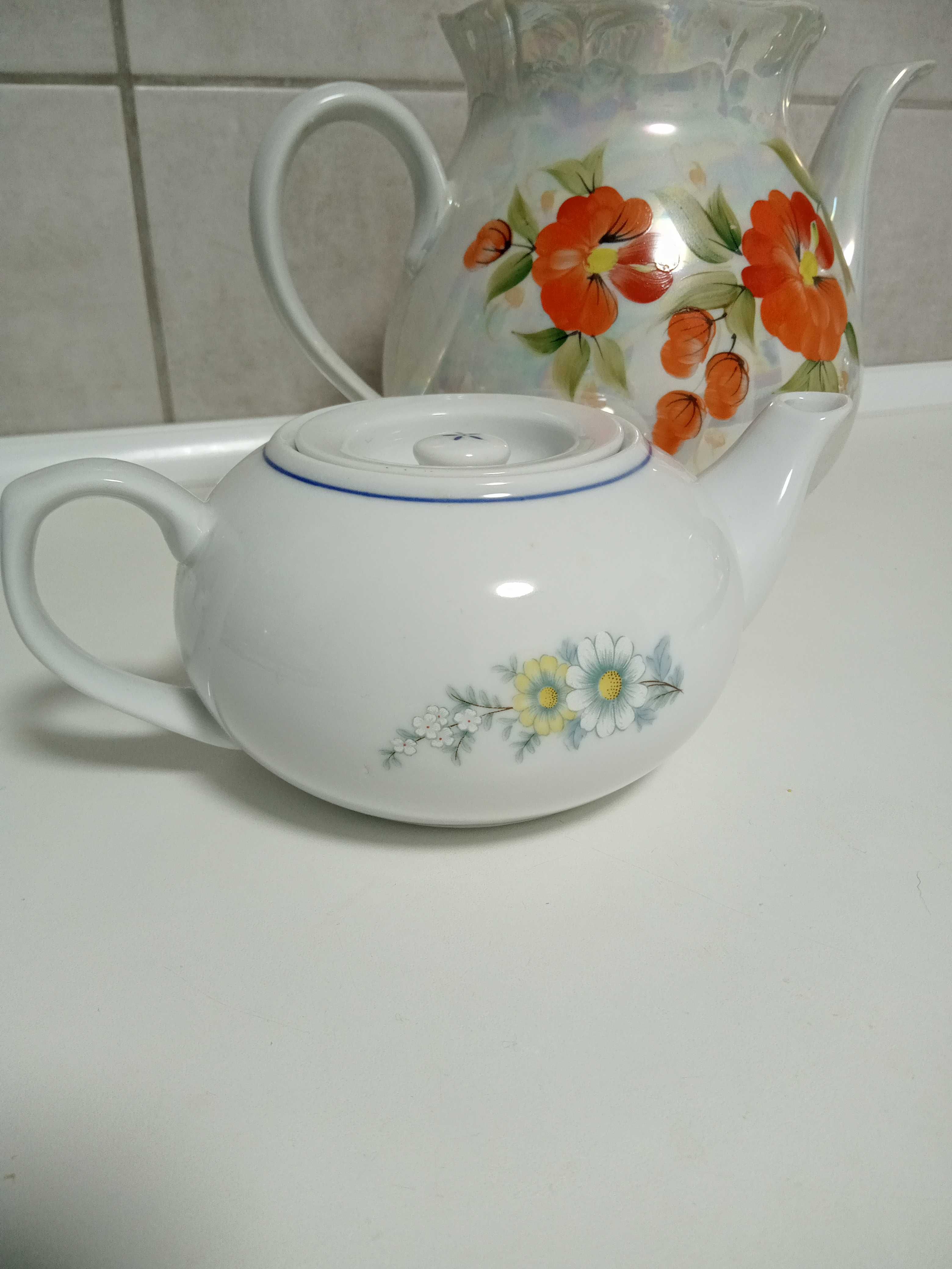 Продам чайники разные.