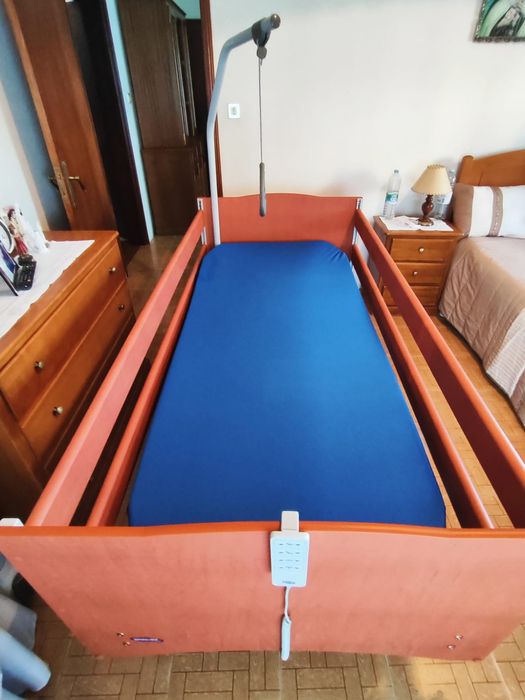 Cama hospitalar articulada elétrica