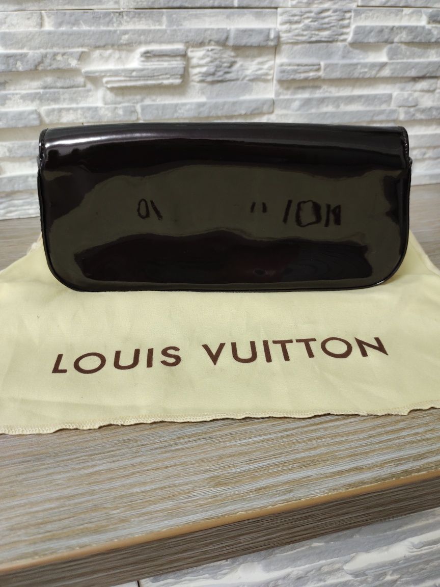 Клатч Louis Vuitton Sobe