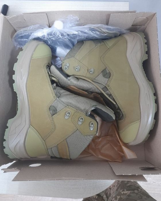 Продам нові зимові берці, Талан 42 розмір. Є також набір для чищення