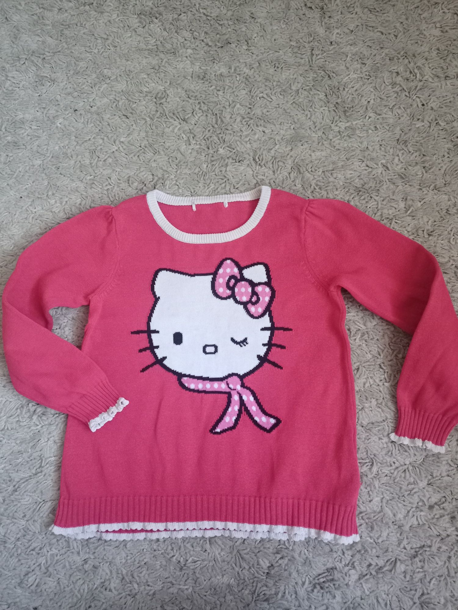Sweterek hello kity r.122 dla dziewczynki