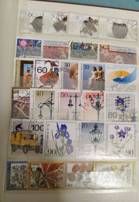 Classificador com 359 selos diferentes Berlim Ocidental