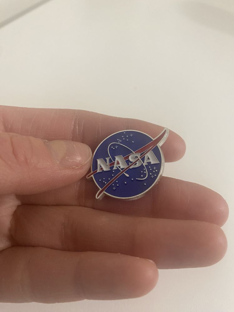 Broszka przypinka logo NASA